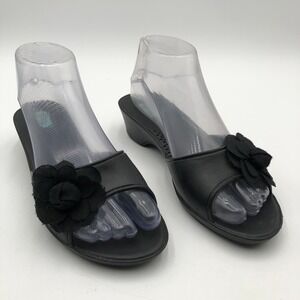 OKAbee Sandals Women's Size Medium 7-8 Black Slip‎ on with flower